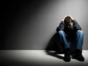علت افسردگی در مردان چیست و چگونه درمان میشود؟